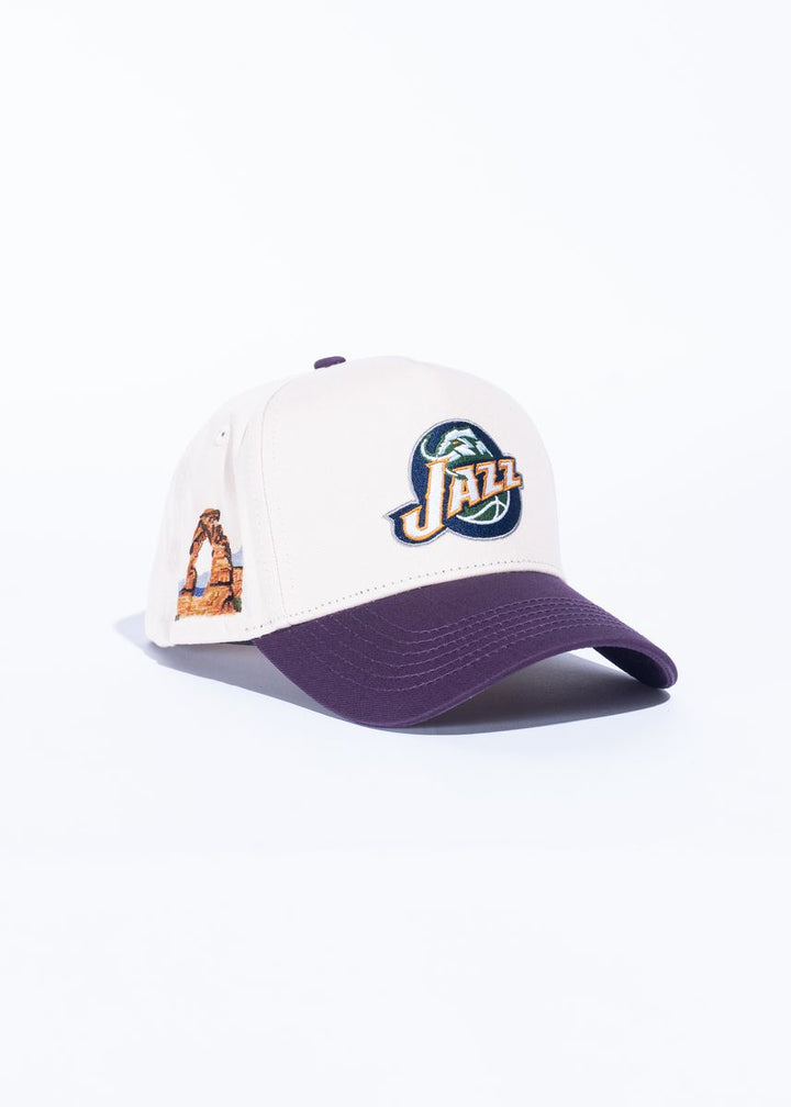 Reference Jazmoth - Cream/Purple