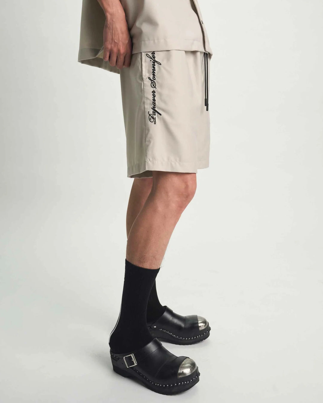 RTA Clyde Elasticated Short - Beige Poppy