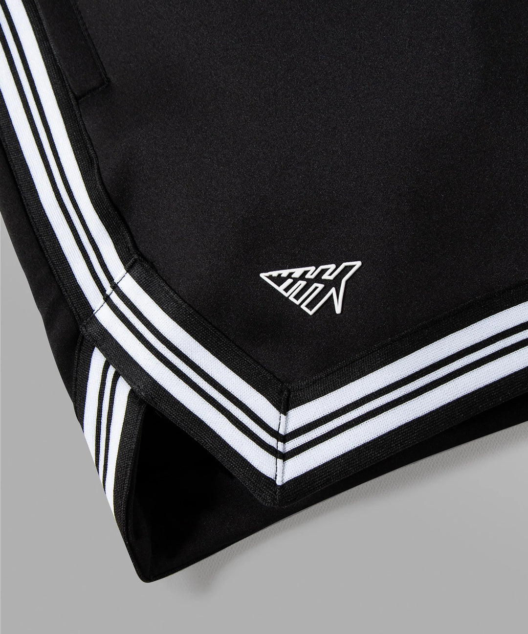 Paper Planes Planes Crew League Short - Black
