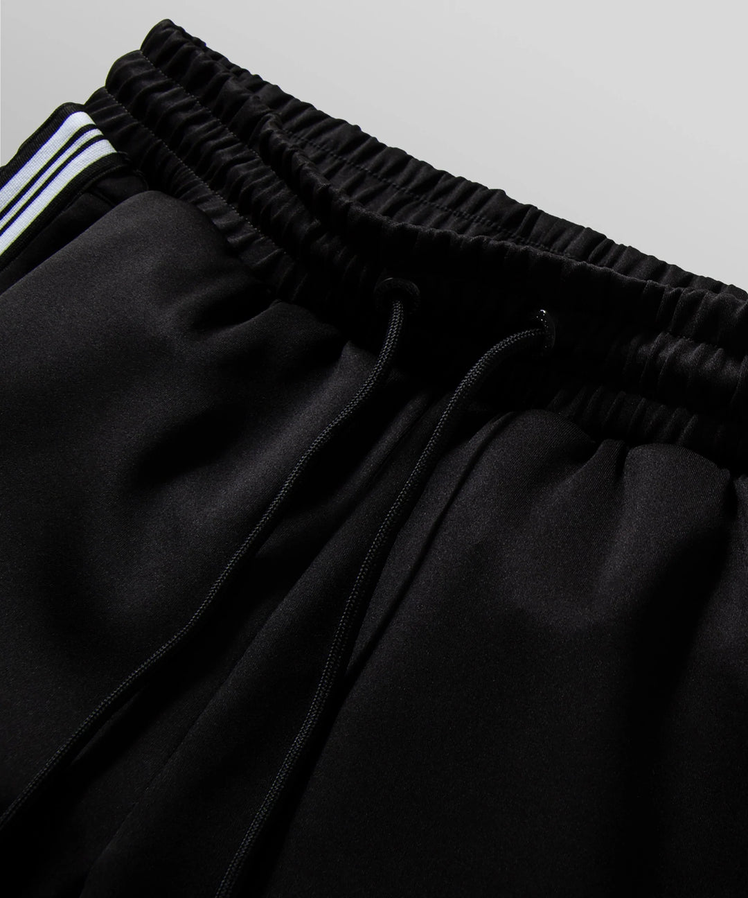 Paper Planes Planes Crew League Short - Black